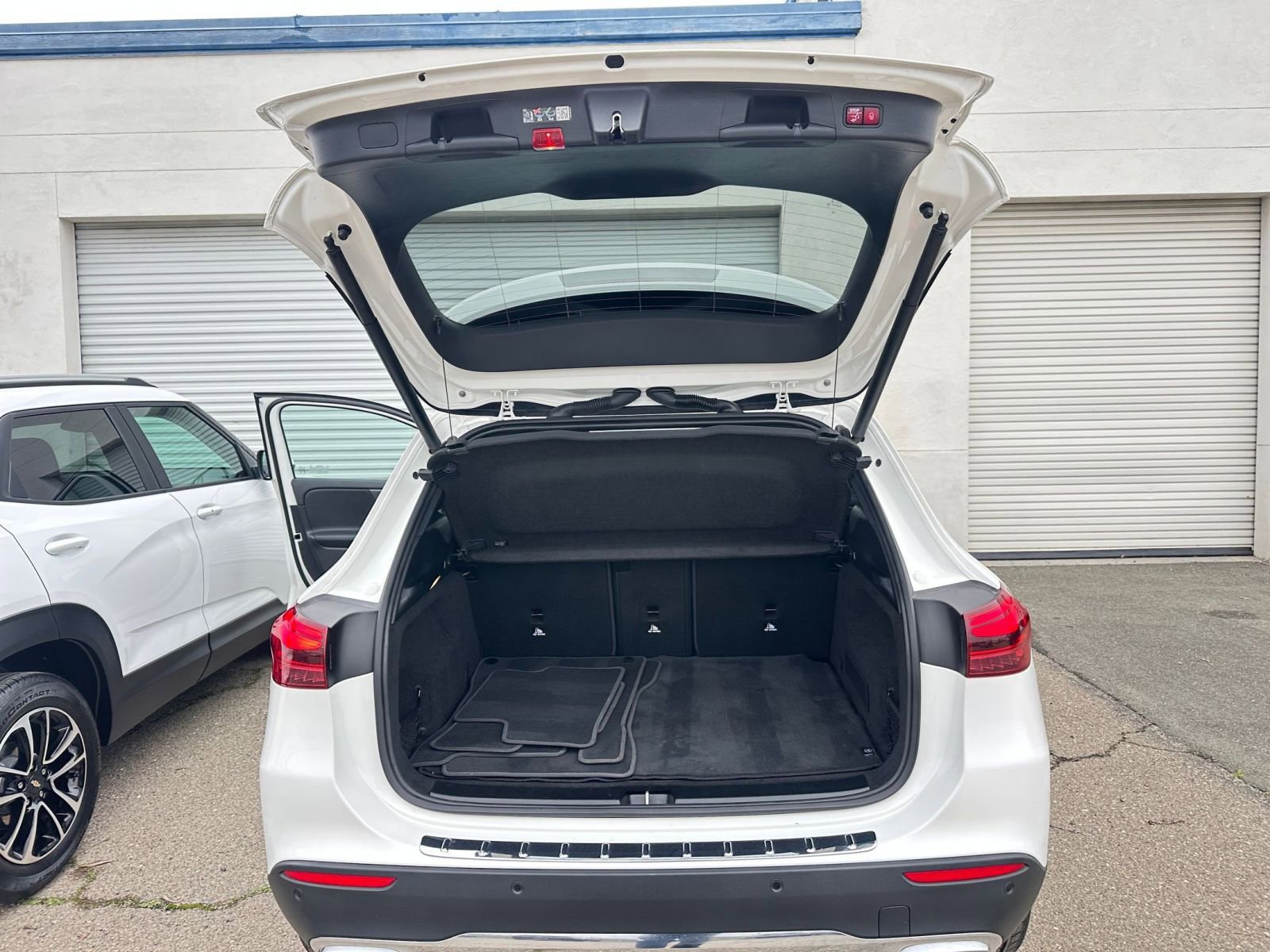 Used 2025 Mercedes-Benz GLA 250 4MATIC image 31