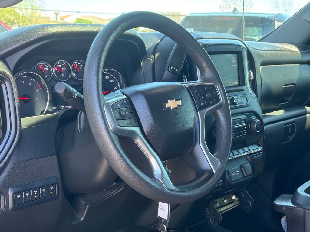 Used 2022 Chevrolet Silverado 2500 Custom w/ Custom Value Package image 8
