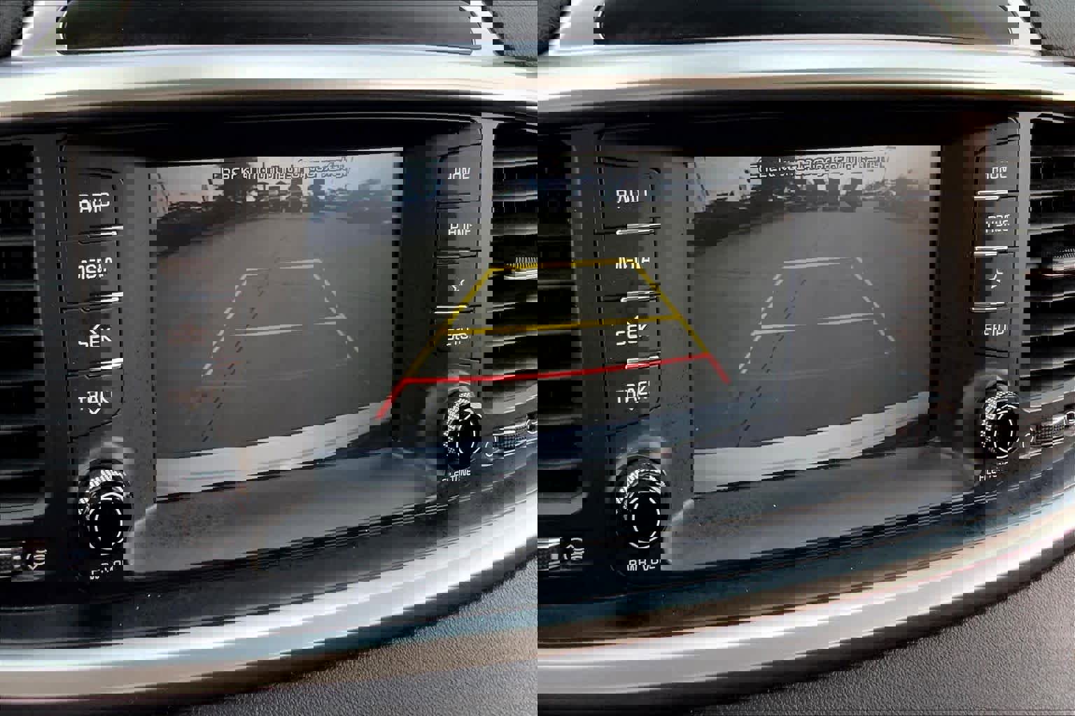 Used 2019 Kia Sorento LX image 26