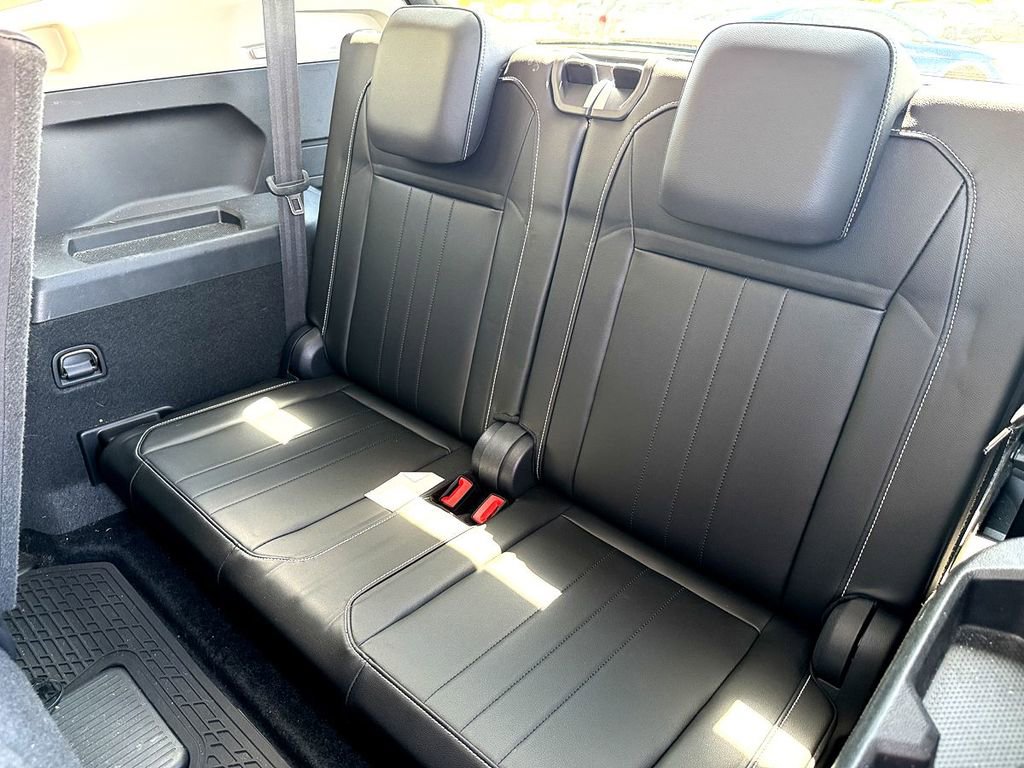 Certified 2024 Volkswagen Tiguan SE FWD image 28