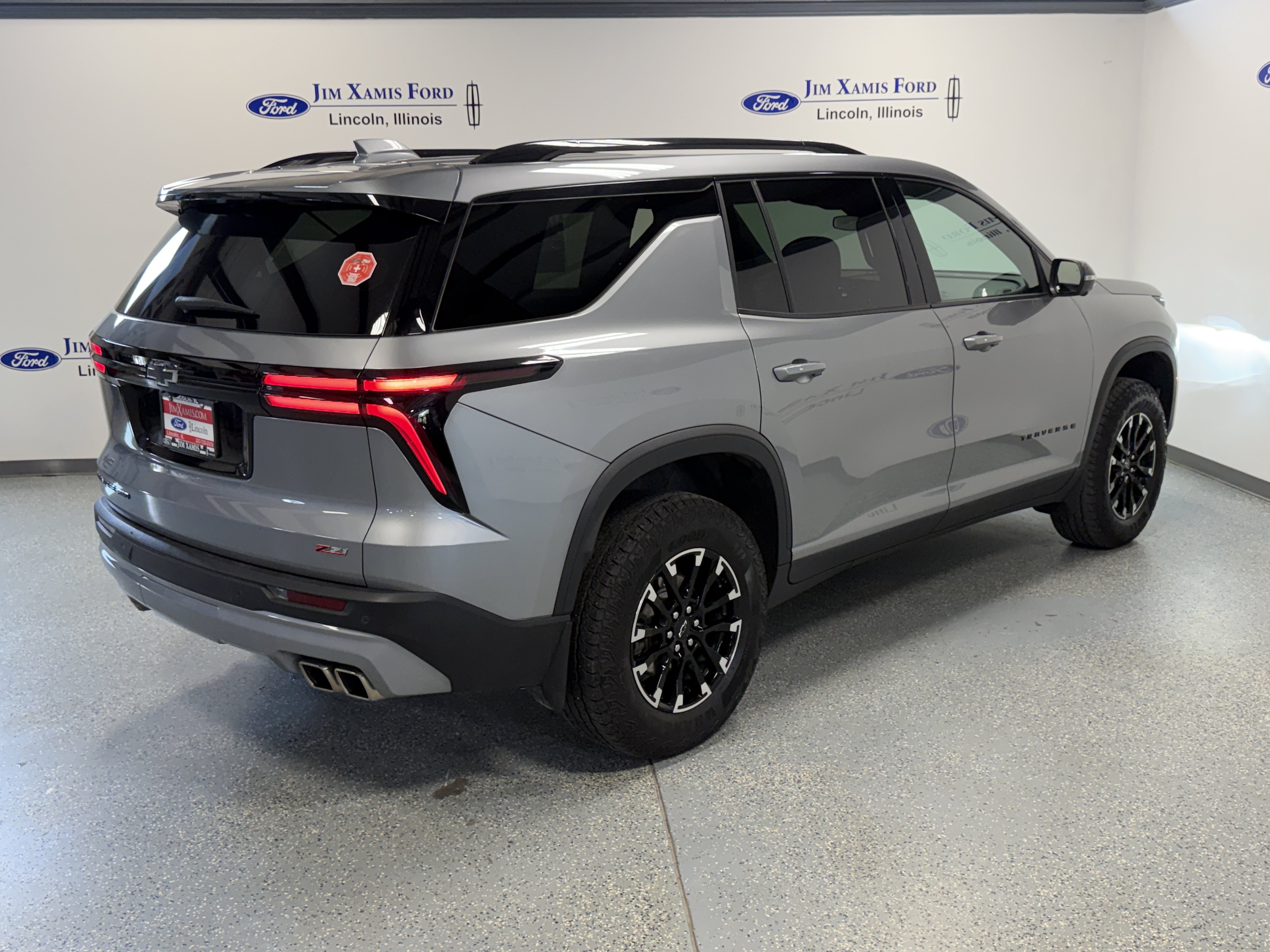 Used 2024 Chevrolet Traverse Z71 w/ LPO, Floor Liner Package AWD/4WD image 32