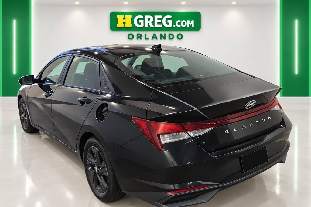 Used 2023 Hyundai Elantra SEL w/ Cargo Package FWD image 2
