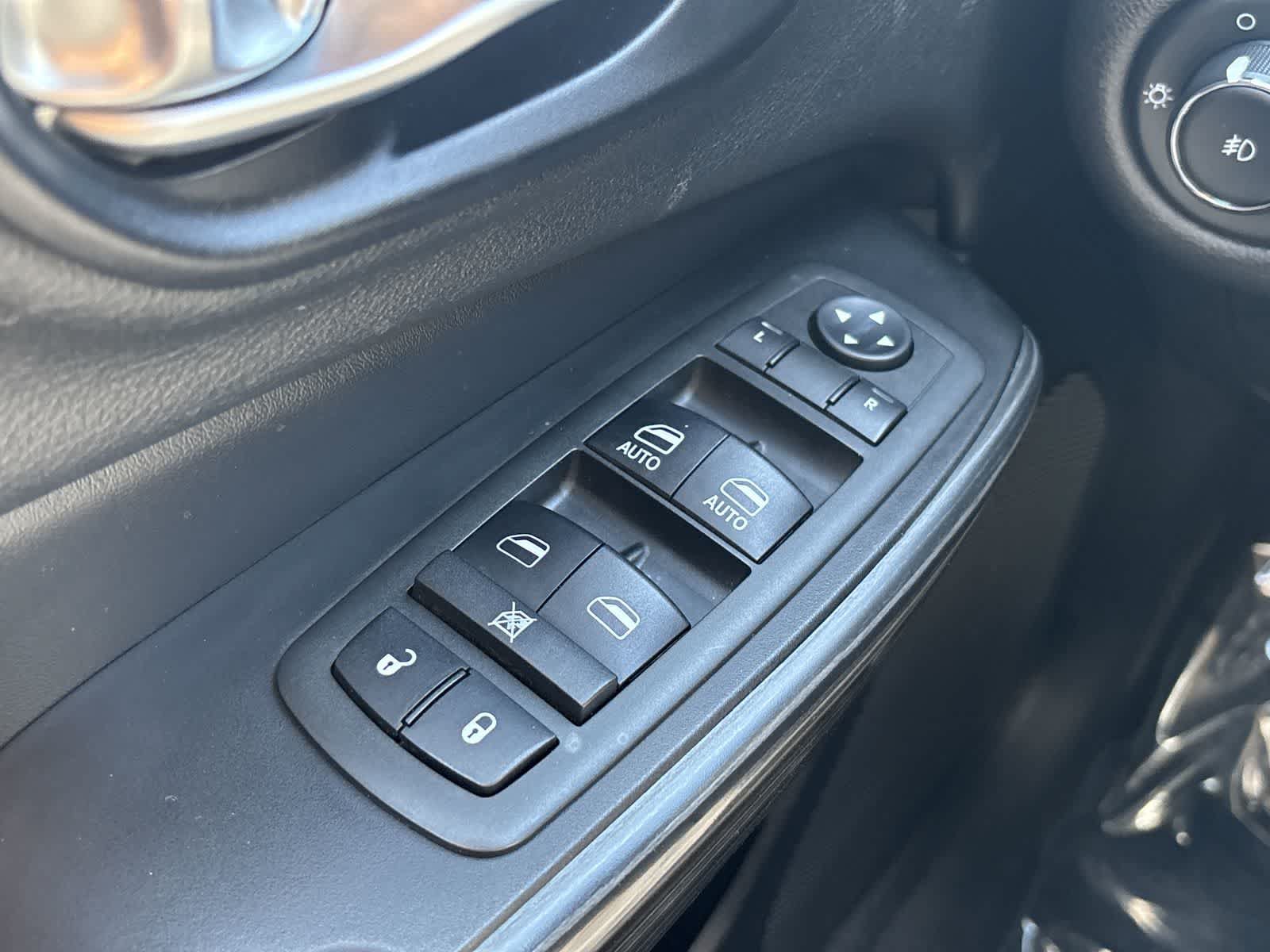 Used 2014 Jeep Cherokee Trailhawk w/ Comfort/Convenience Group AWD/4WD image 30