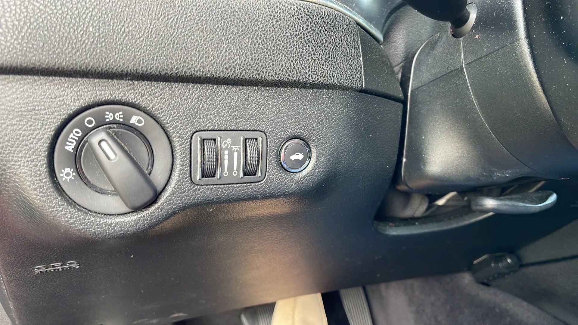 Used 2018 Dodge Charger SXT image 17