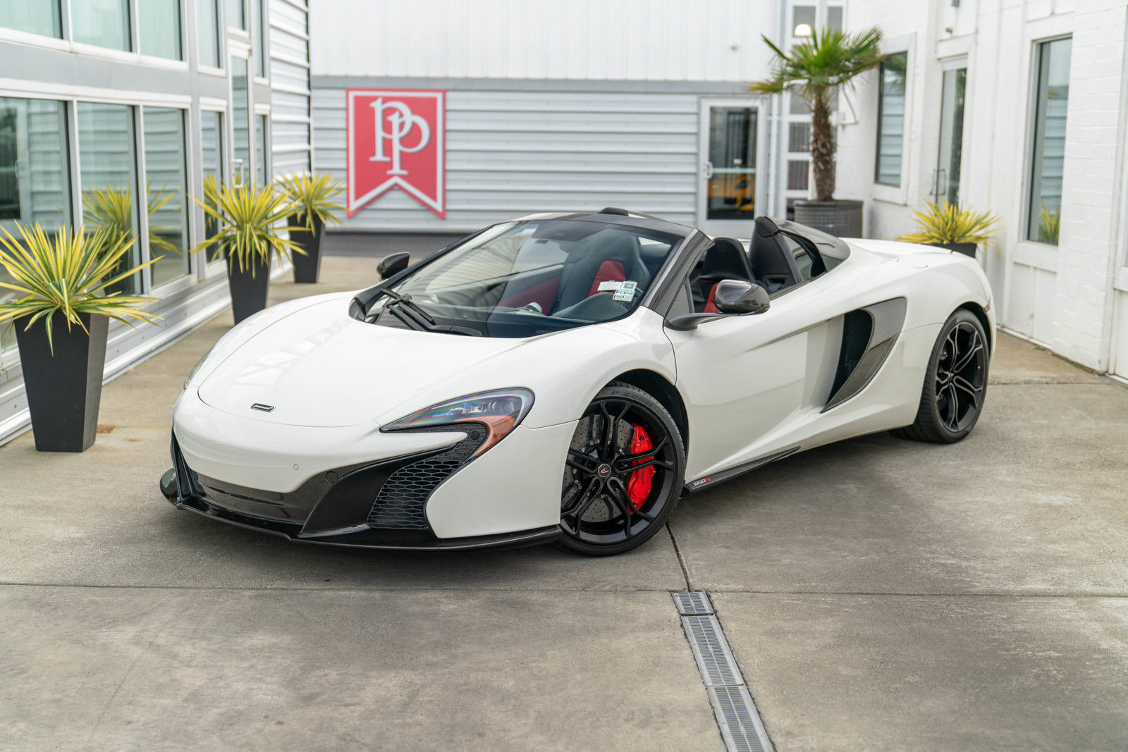 Used 2016 McLaren 650S Spider RWD image 2