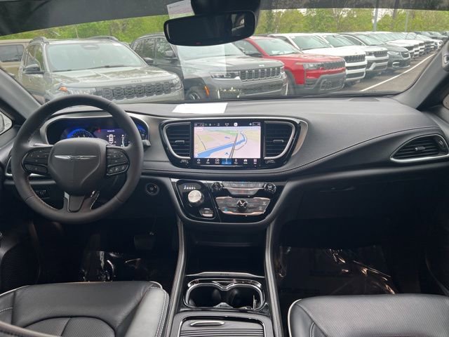 Used 2023 Chrysler Pacifica Limited w/ S Appearance Package AWD/4WD image 22