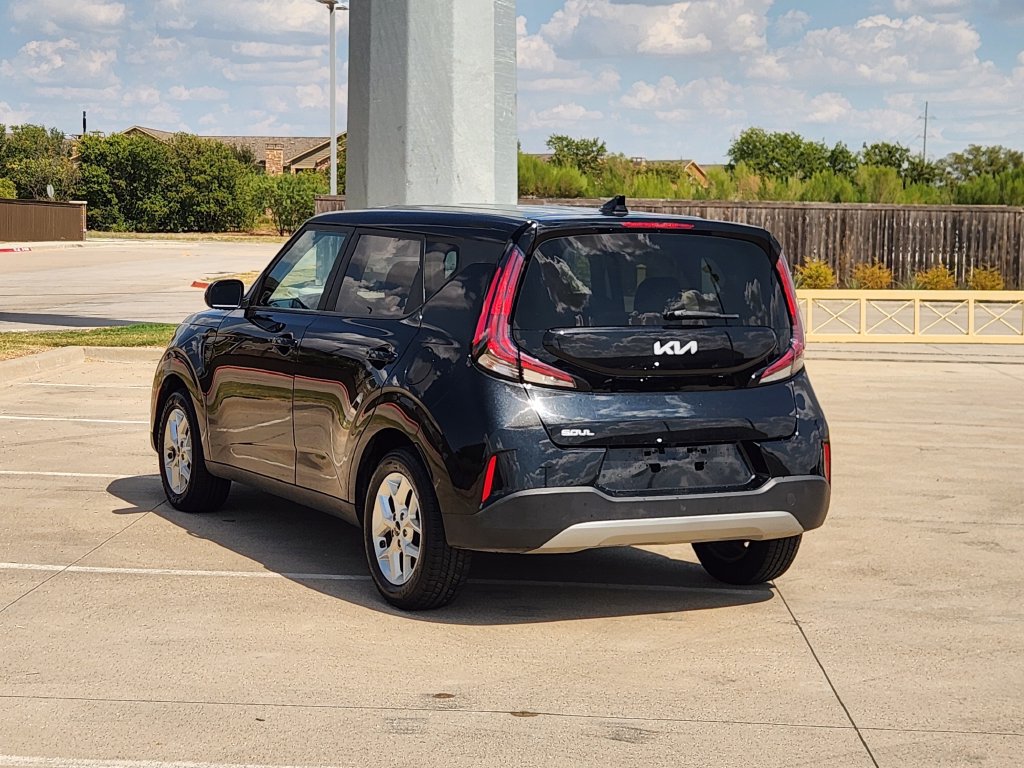 Certified 2024 Kia Soul LX w/ LX Technology Package FWD image 5