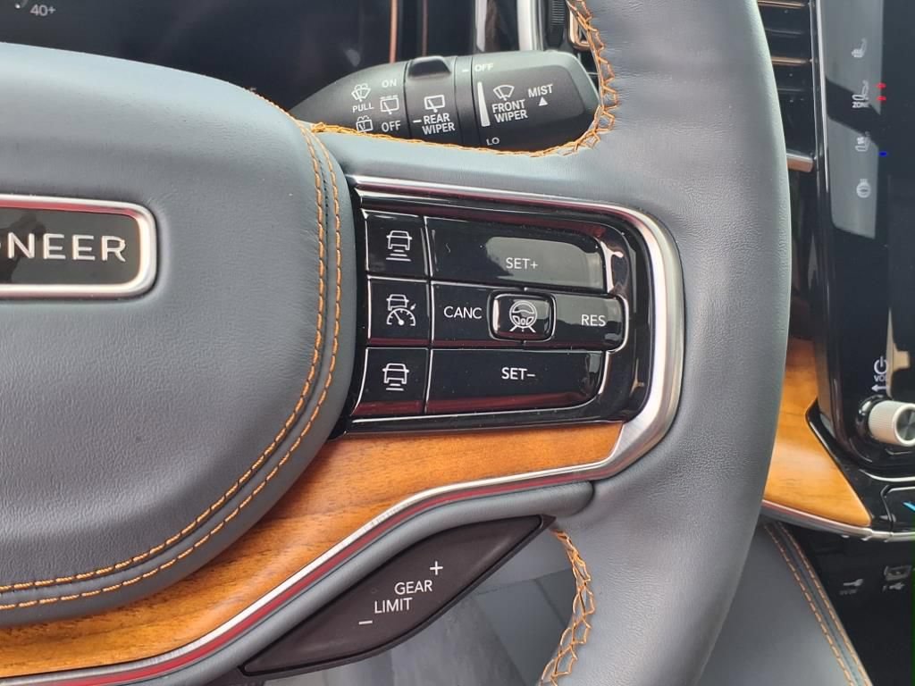 Used 2024 Jeep Grand Wagoneer Series III AWD/4WD image 23