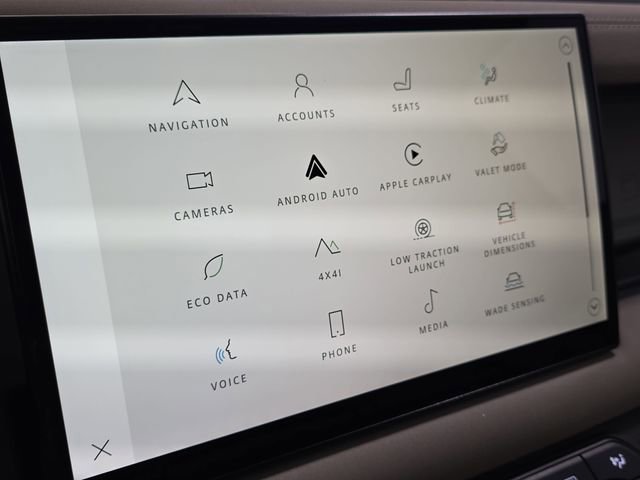 Used 2023 Land Rover Defender 130 SE image 21