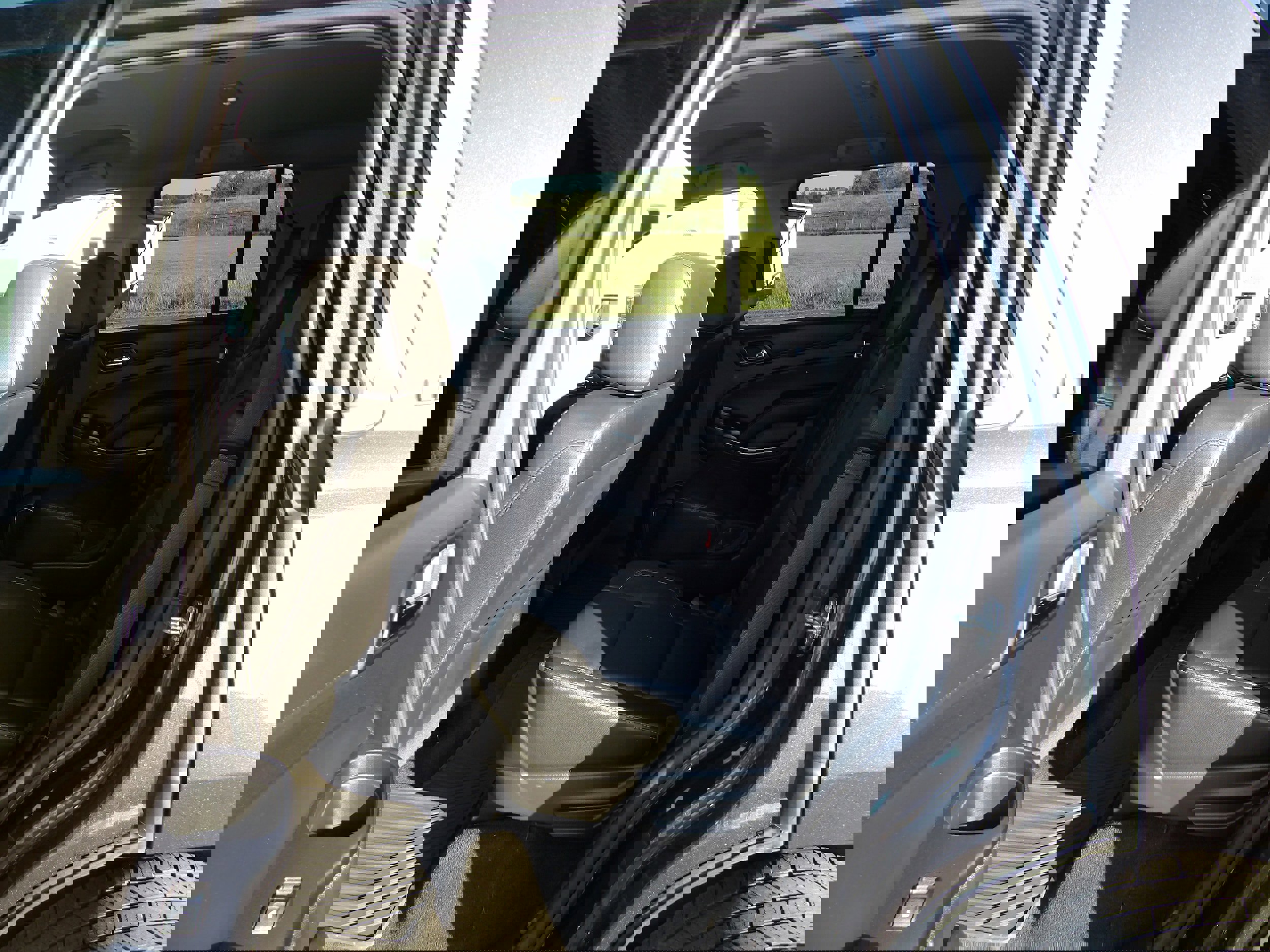 Used 2018 Chevrolet Tahoe LT w/ Luxury Package image 12