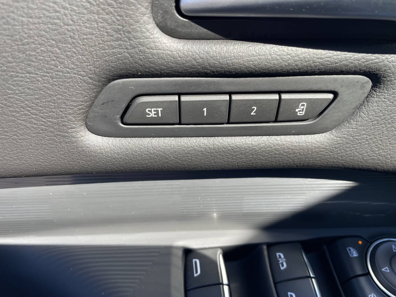 Used 2025 Cadillac XT4 Premium Luxury AWD/4WD image 13