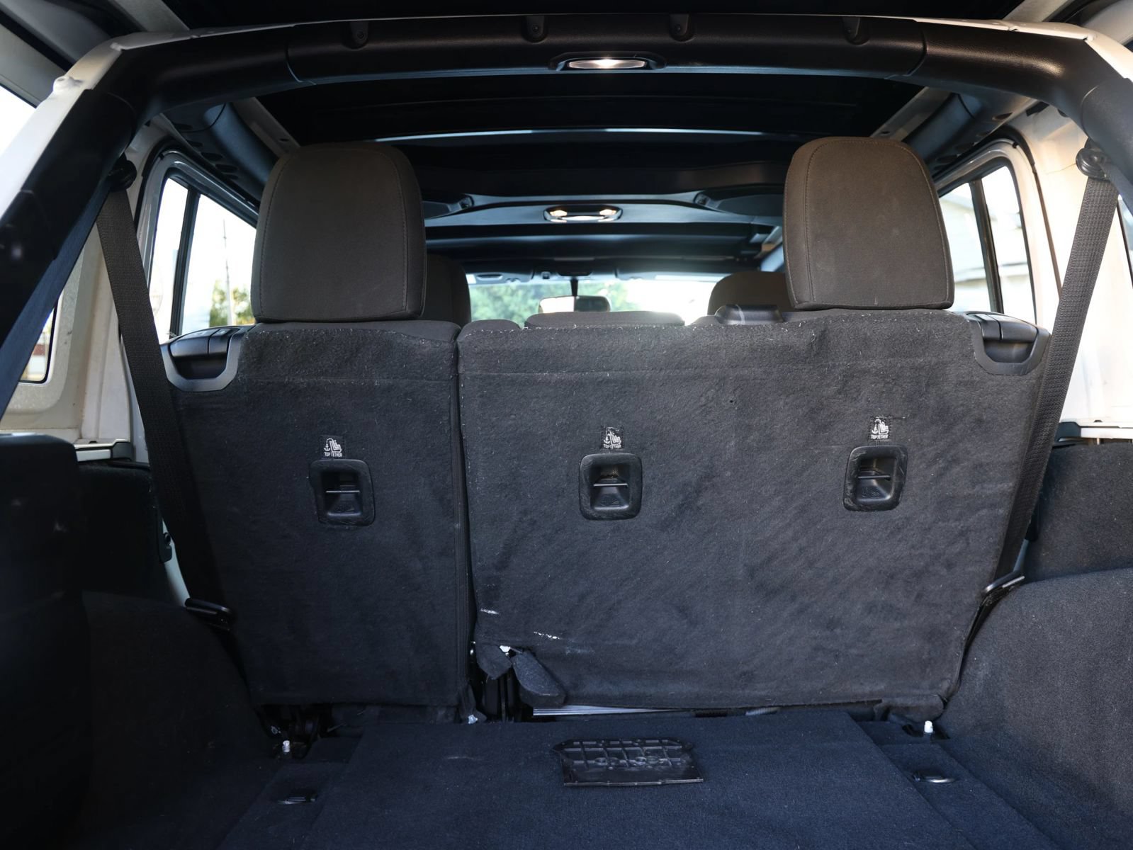 Used 2019 Jeep Wrangler Unlimited Sahara w/ Safety Group AWD/4WD image 34
