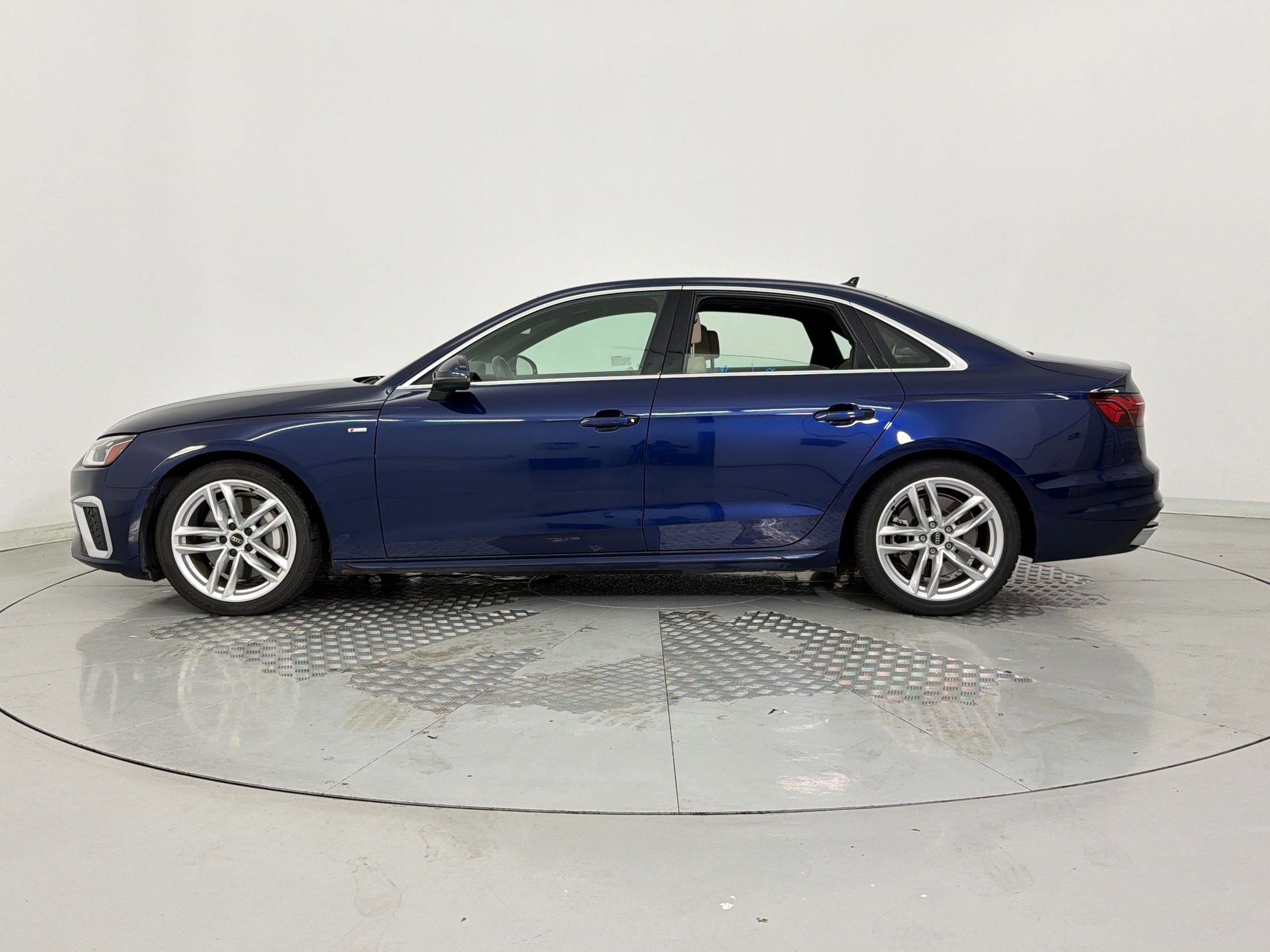 Used 2024 Audi A4 2.0T Premium Plus AWD/4WD image 2