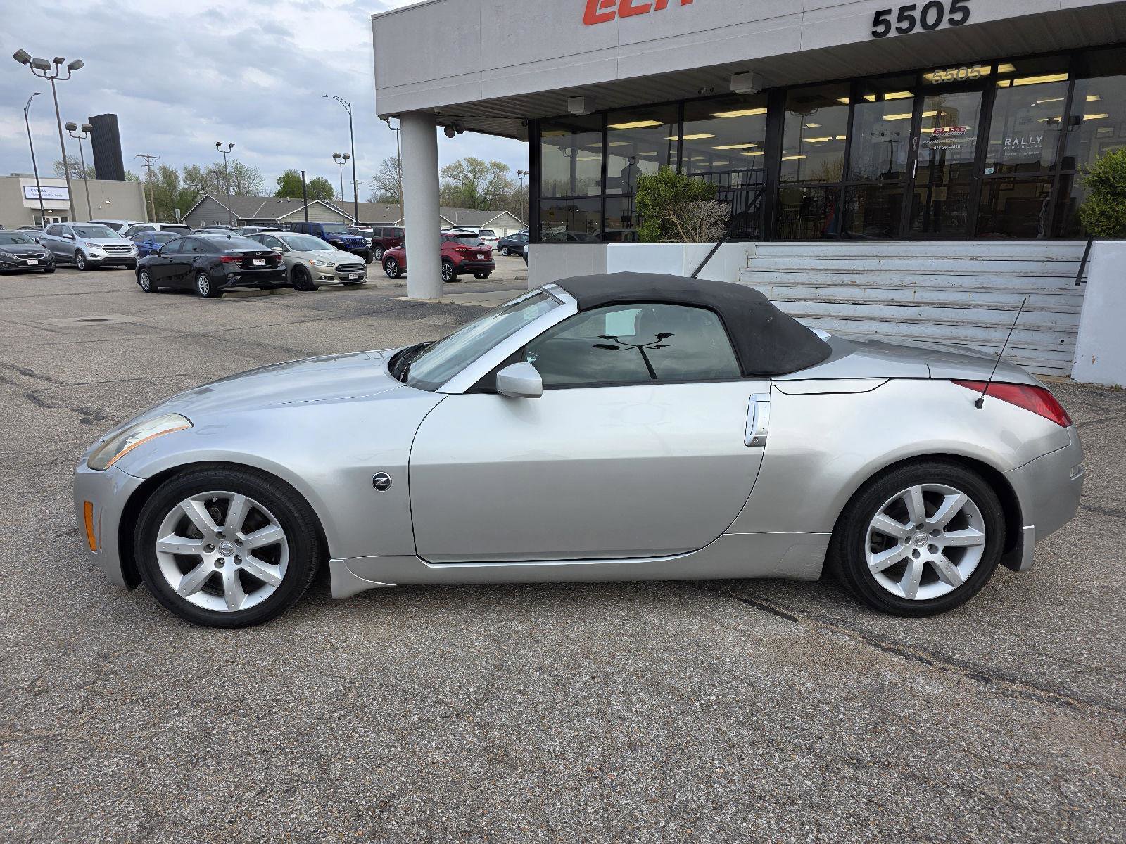 Used 2005 Nissan 350Z Touring RWD image 17