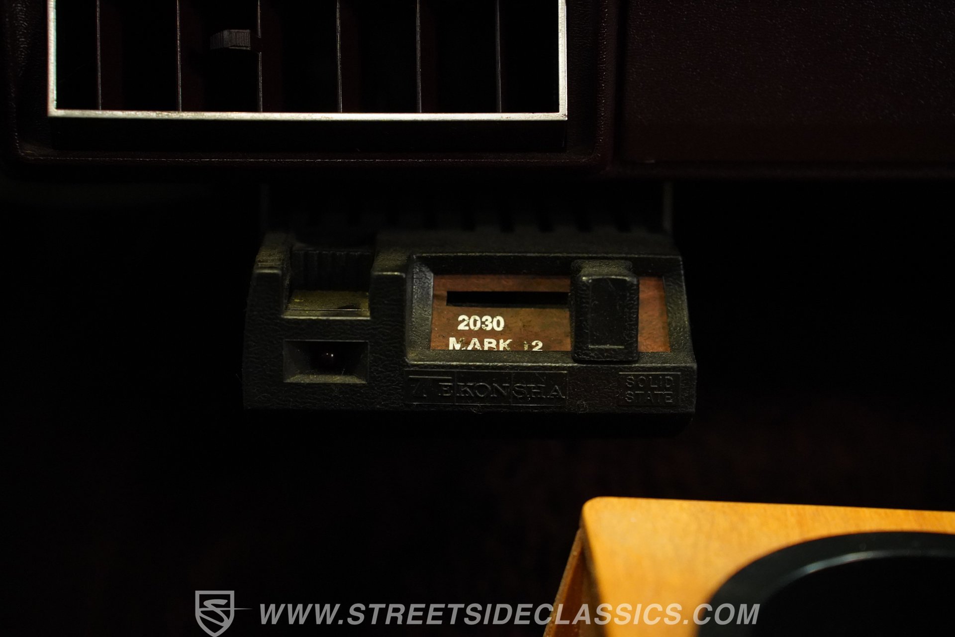 Used 1988 Jeep Grand Wagoneer image 39