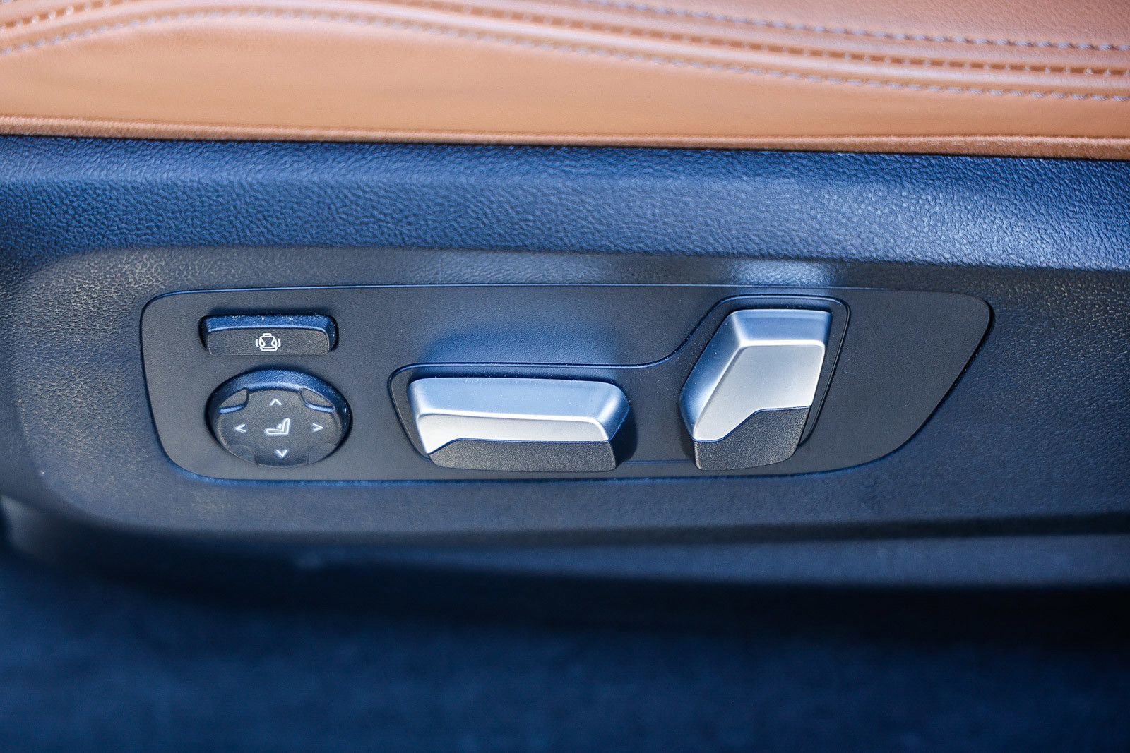 Used 2026 BMW X5 xDrive50e w/ M Sport Package image 22