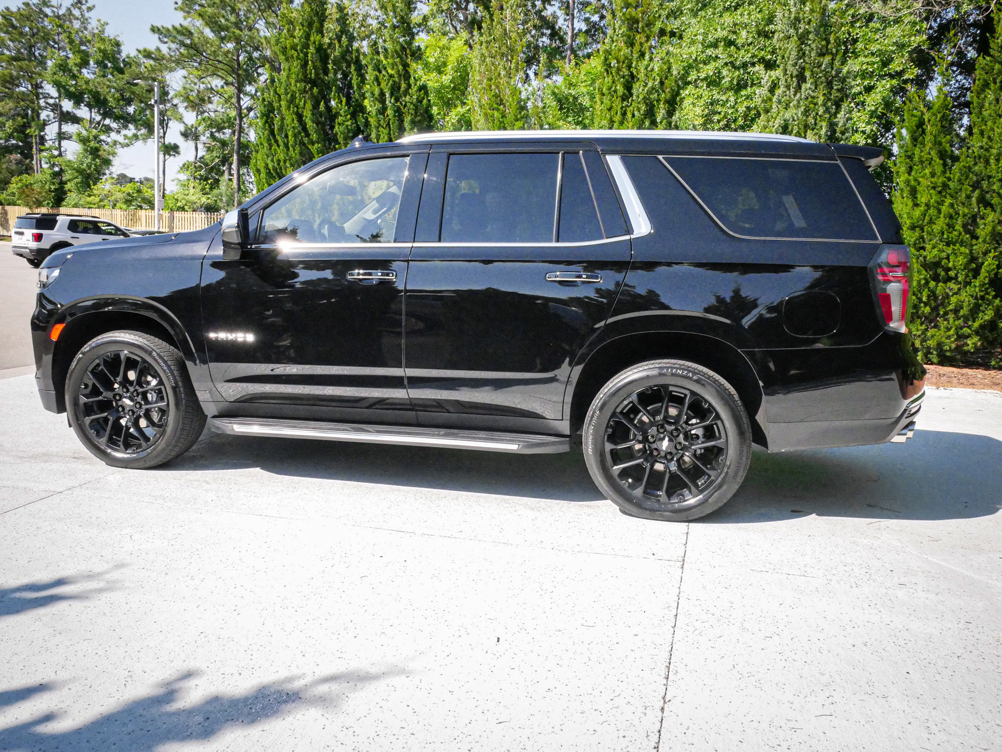 Used 2023 Chevrolet Tahoe Premier AWD/4WD image 7