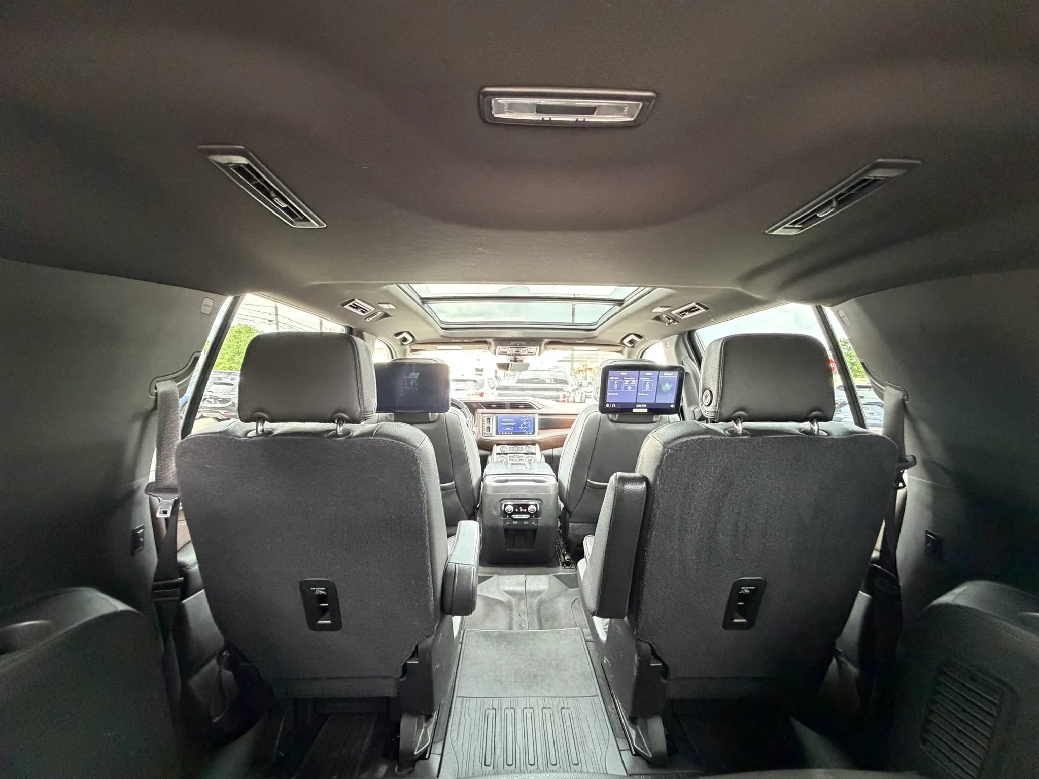 Used 2021 GMC Yukon XL Denali w/ Denali Premium Package AWD/4WD image 16
