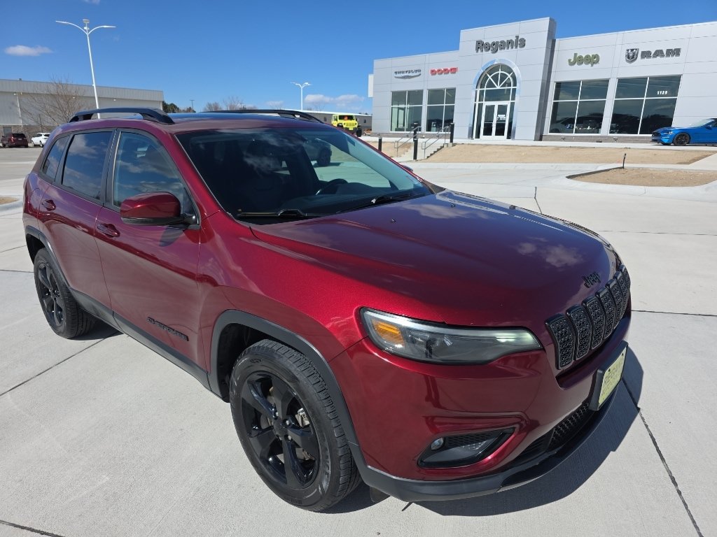 Used 2020 Jeep Cherokee Latitude Plus AWD/4WD image 3