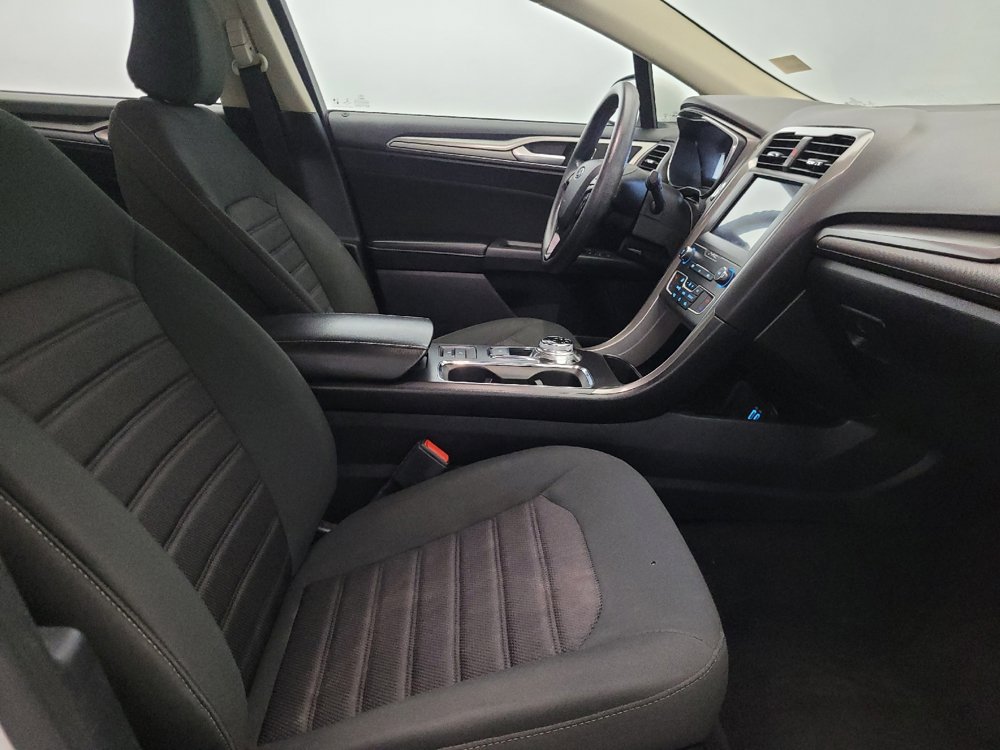 Used 2020 Ford Fusion SE FWD image 21
