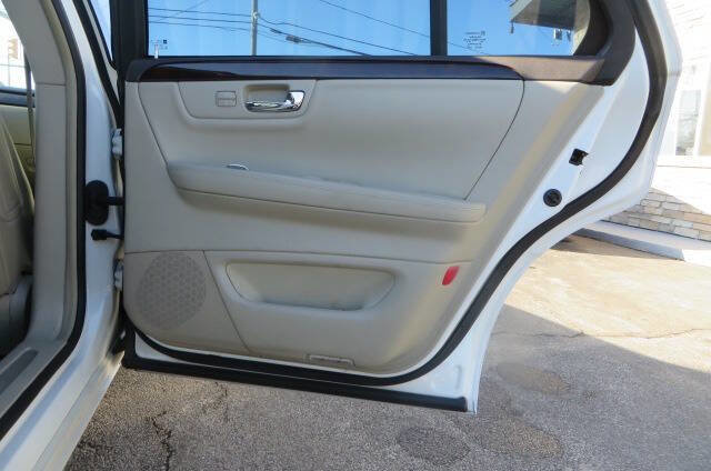 Used 2010 Cadillac DTS Luxury image 37