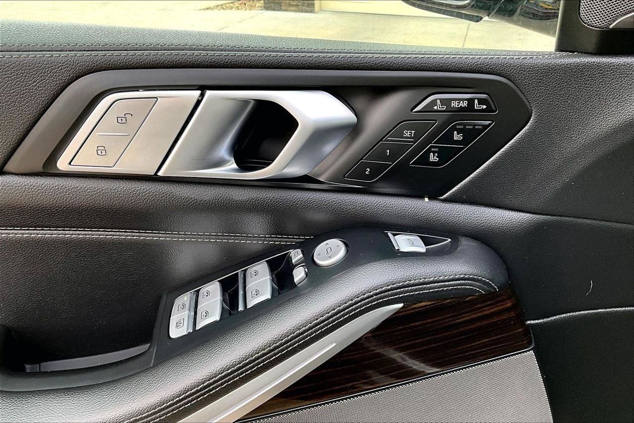 Used 2019 BMW X7 xDrive50i w/ M Sport Package image 34