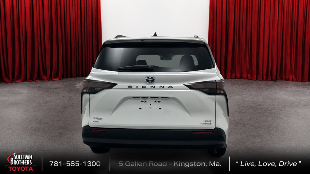 Certified 2024 Toyota Sienna XLE image 6