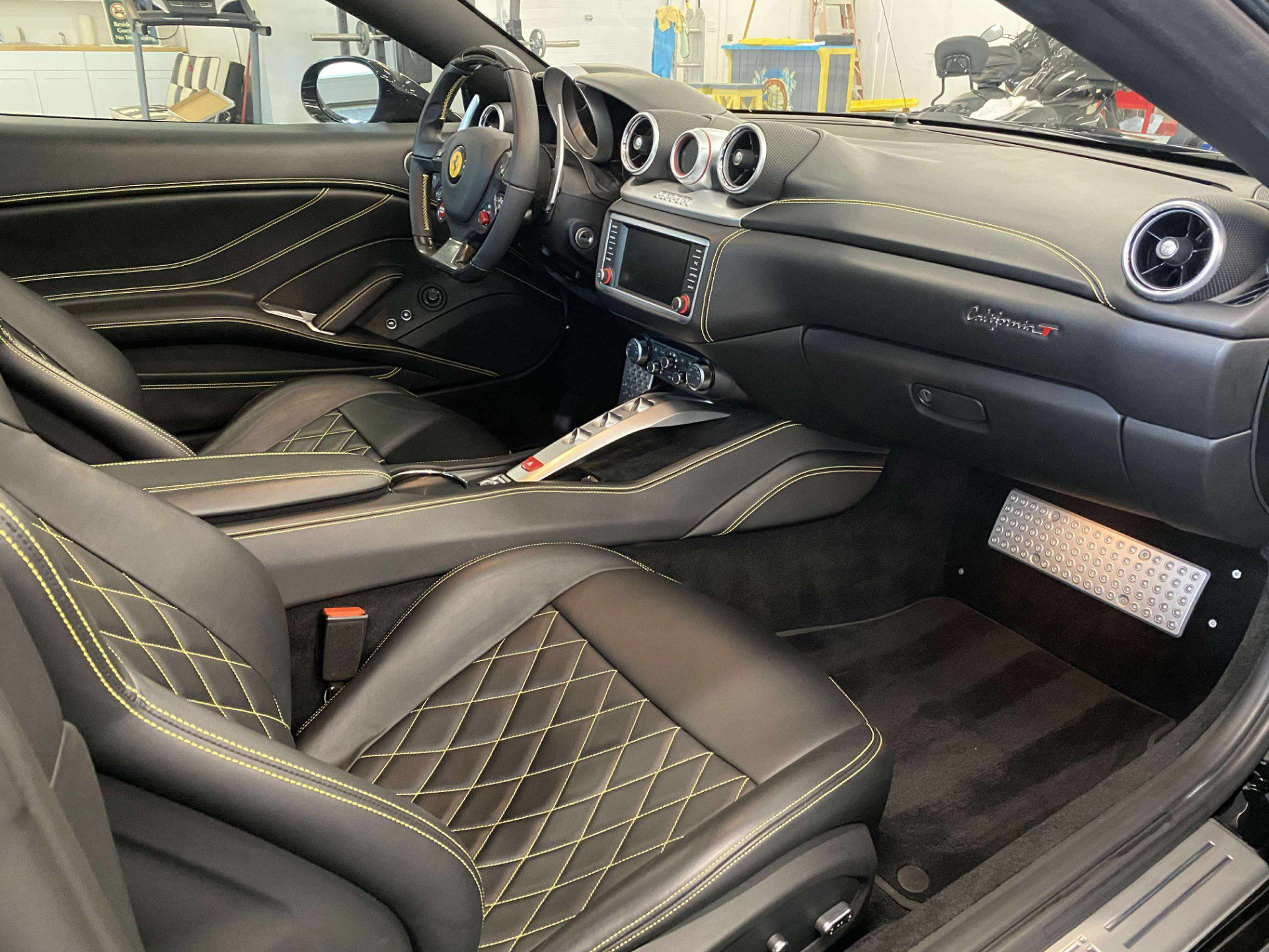Used 2015 Ferrari California T RWD image 8