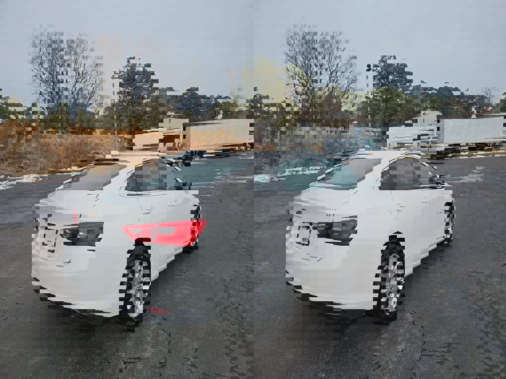 Used 2024 Chevrolet Malibu LT image 3