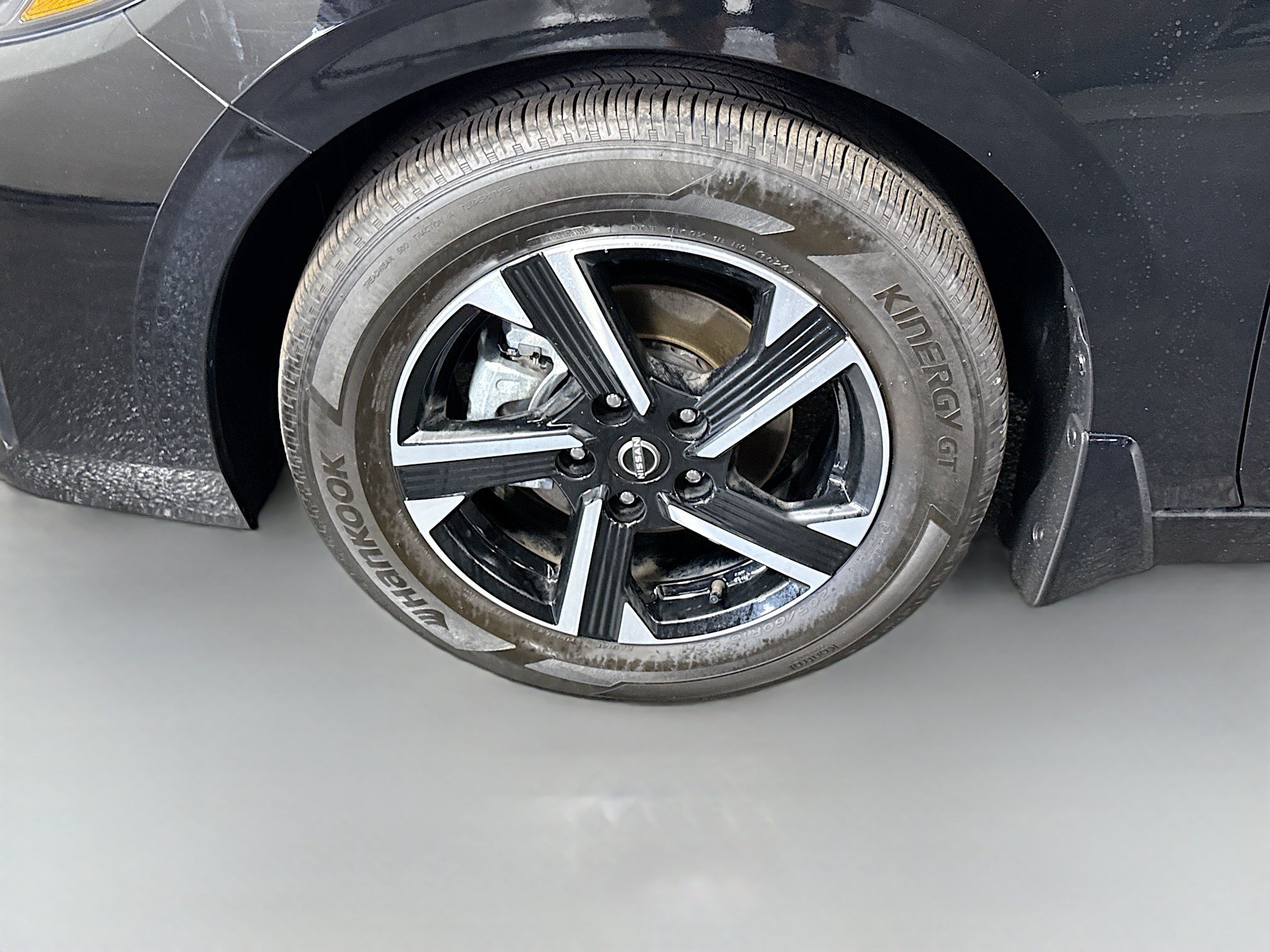 Used 2025 Nissan Sentra SV FWD image 38