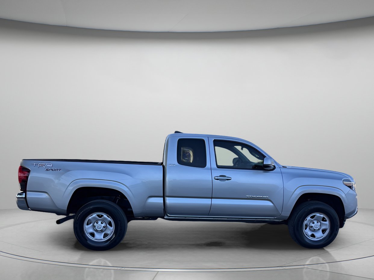 Used 2022 Toyota Tacoma SR5 image 2