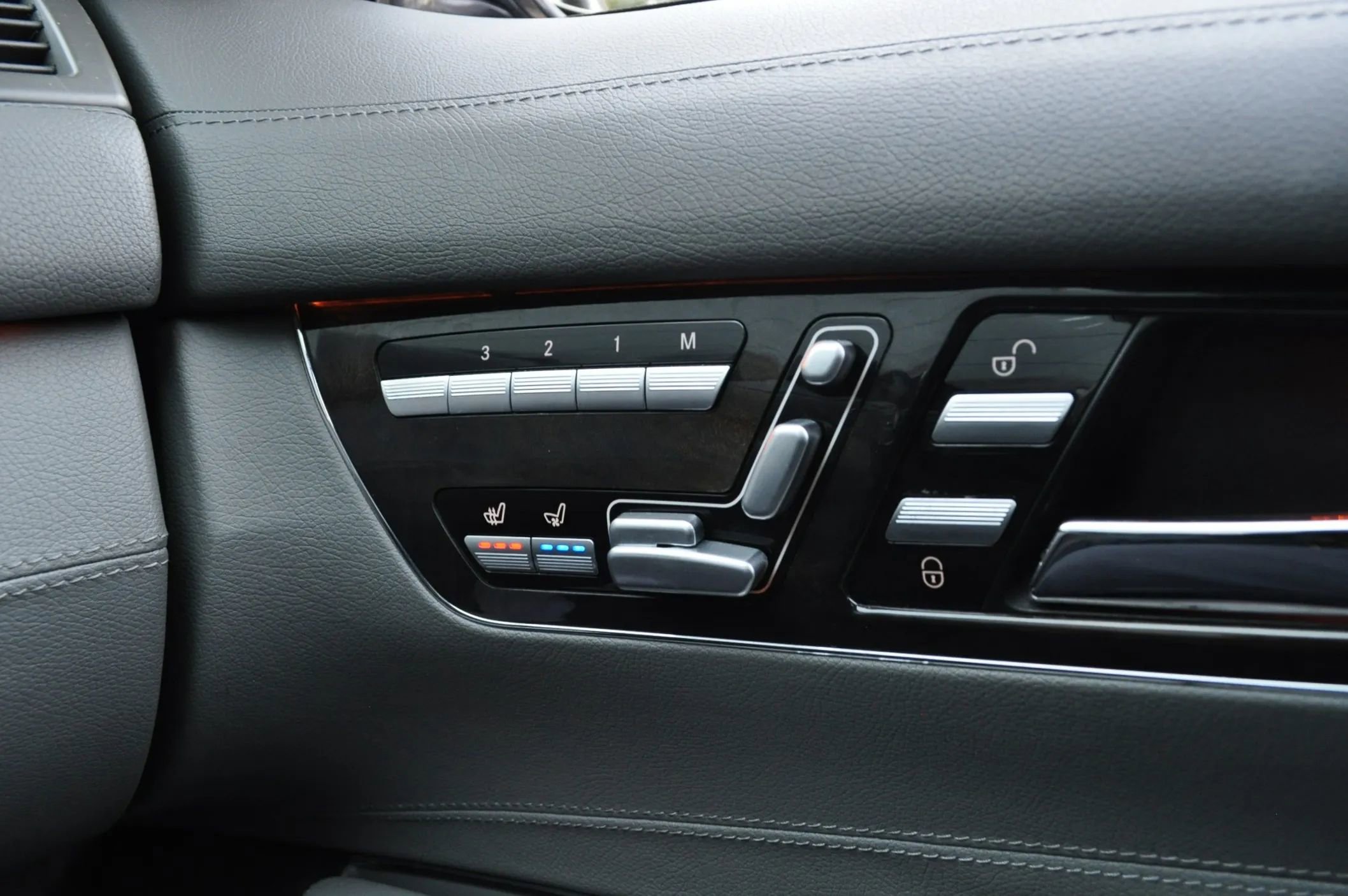 Used 2008 Mercedes-Benz CL 63 AMG image 14