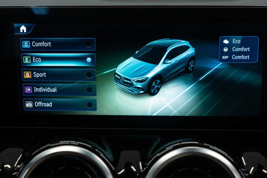 Used 2025 Mercedes-Benz GLA 250 4MATIC image 24