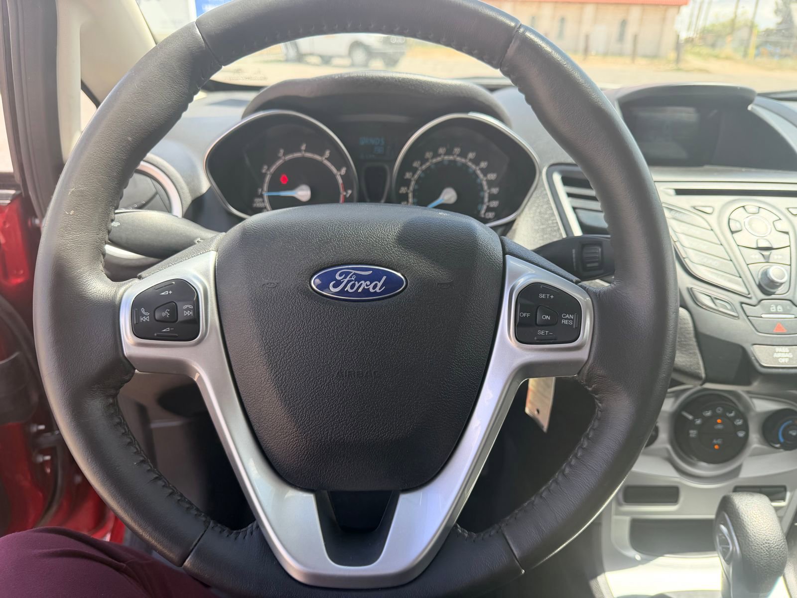 Used 2016 Ford Fiesta SE w/ SE Black Package FWD image 9