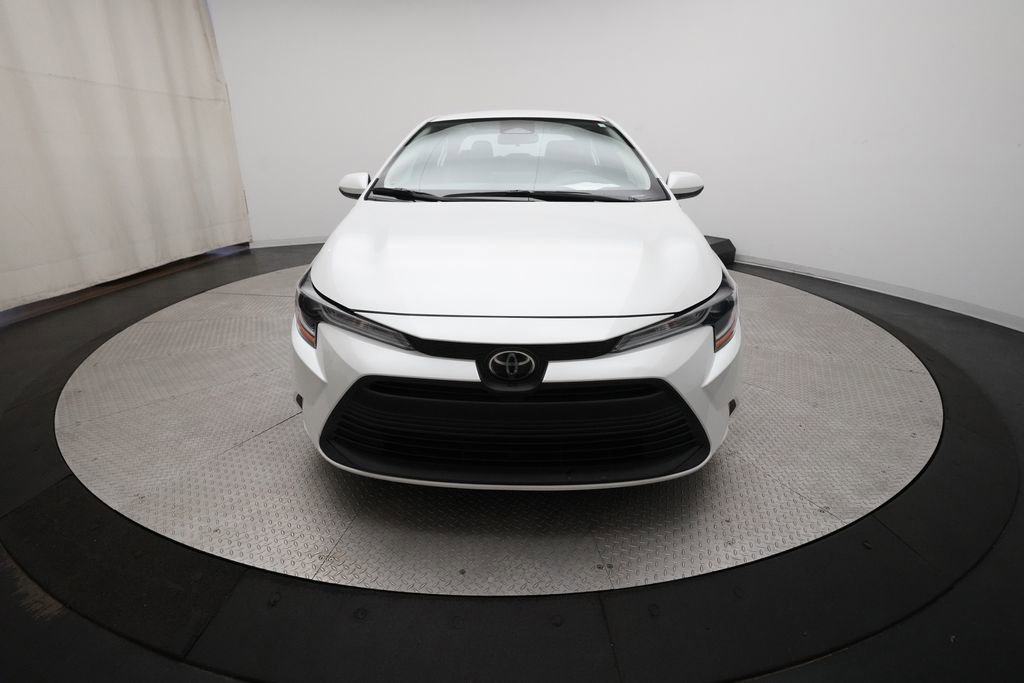 Used 2025 Toyota Corolla LE FWD image 11