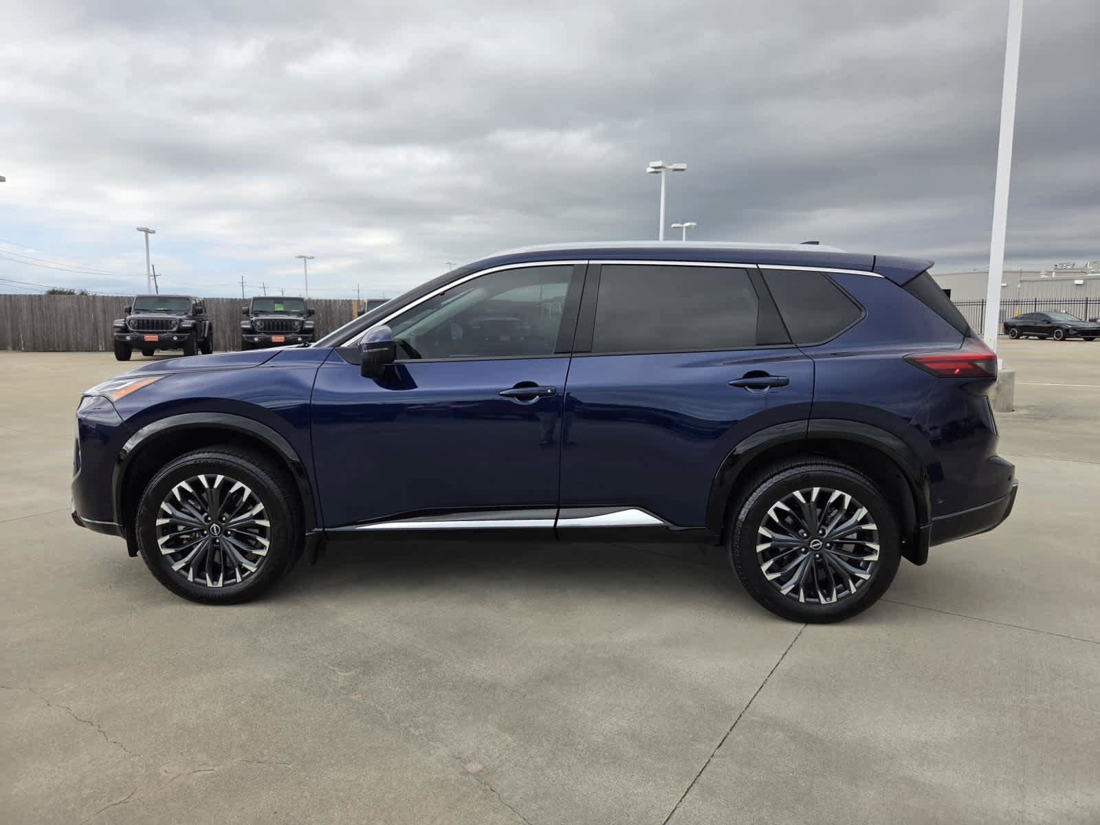 Used 2026 Nissan Rogue Platinum w/ Tech Package AWD/4WD image 2