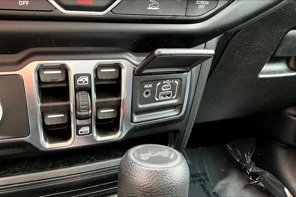 Used 2022 Jeep Wrangler Unlimited Sahara AWD/4WD image 18