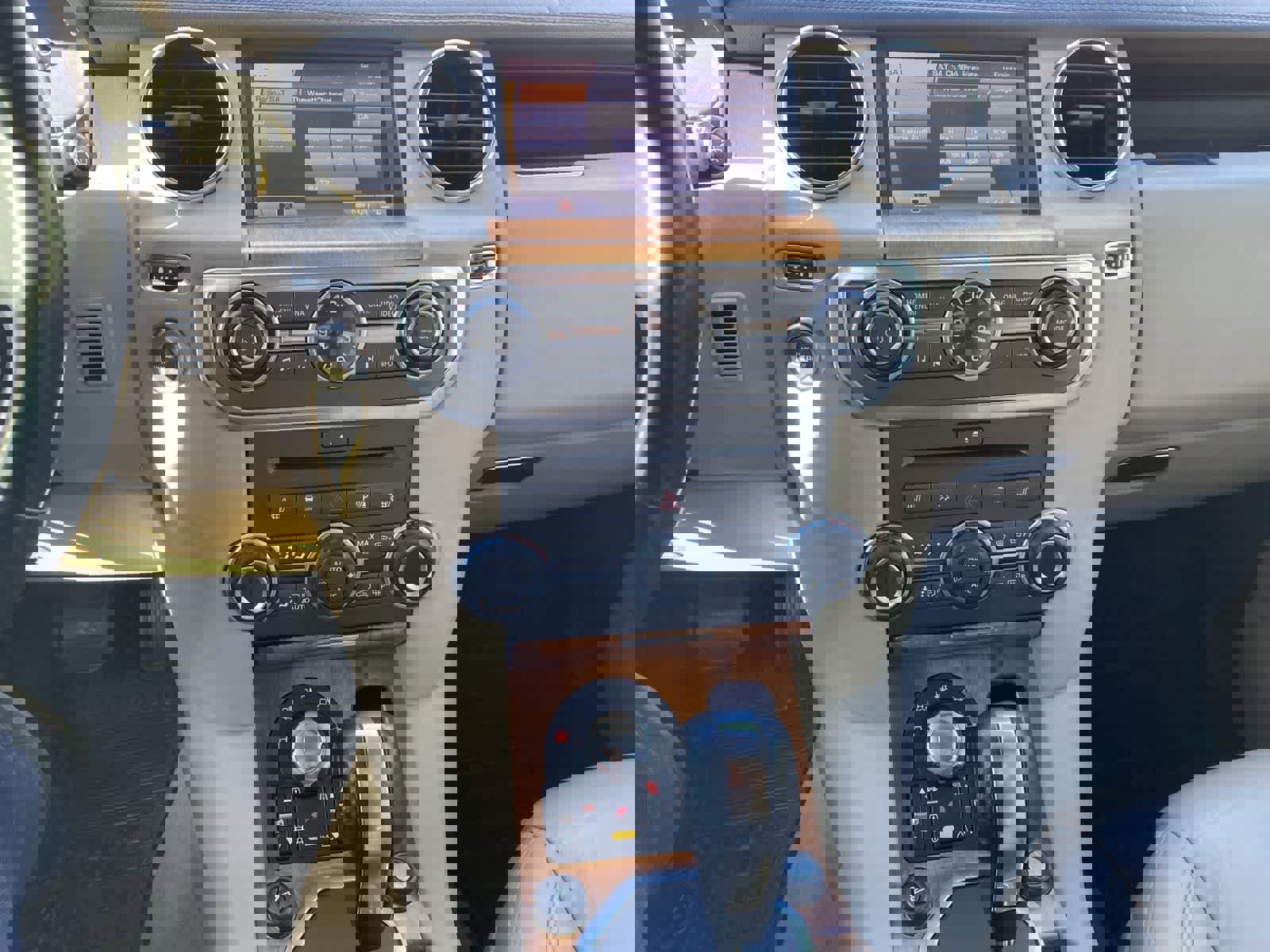 Used 2011 Land Rover LR4 HSE LUX image 17