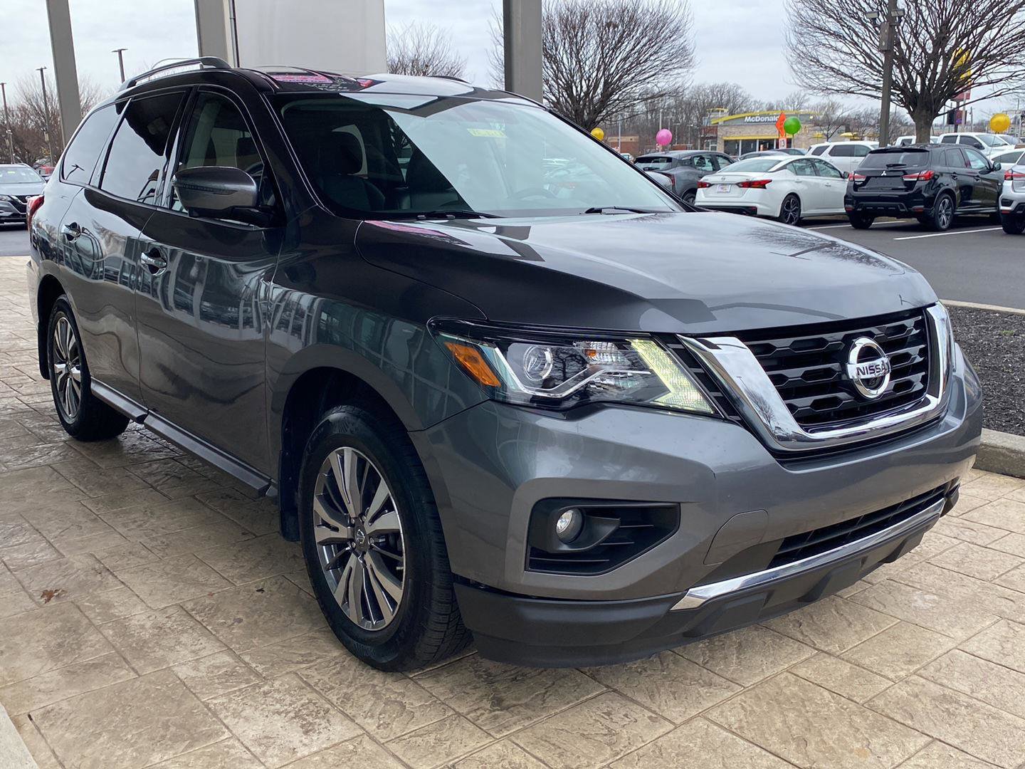 Used 2019 Nissan Pathfinder SL image 3