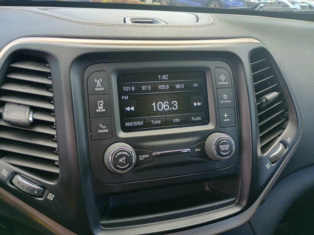 Used 2016 Jeep Cherokee Sport image 28