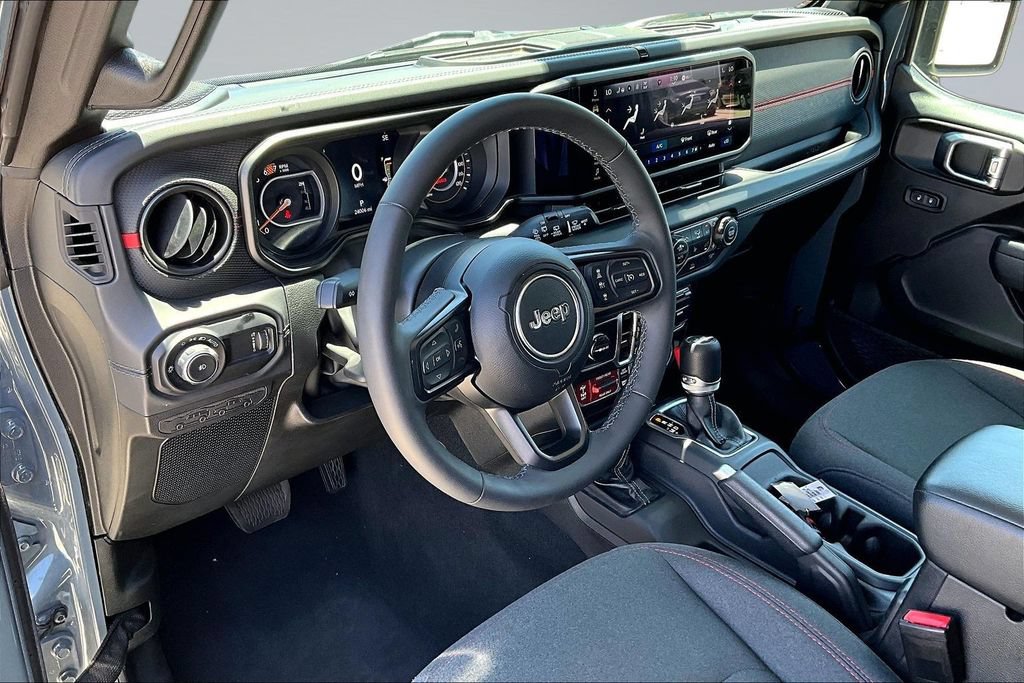 Certified 2025 Jeep Wrangler Unlimited Rubicon w/ Convenience Group AWD/4WD image 4