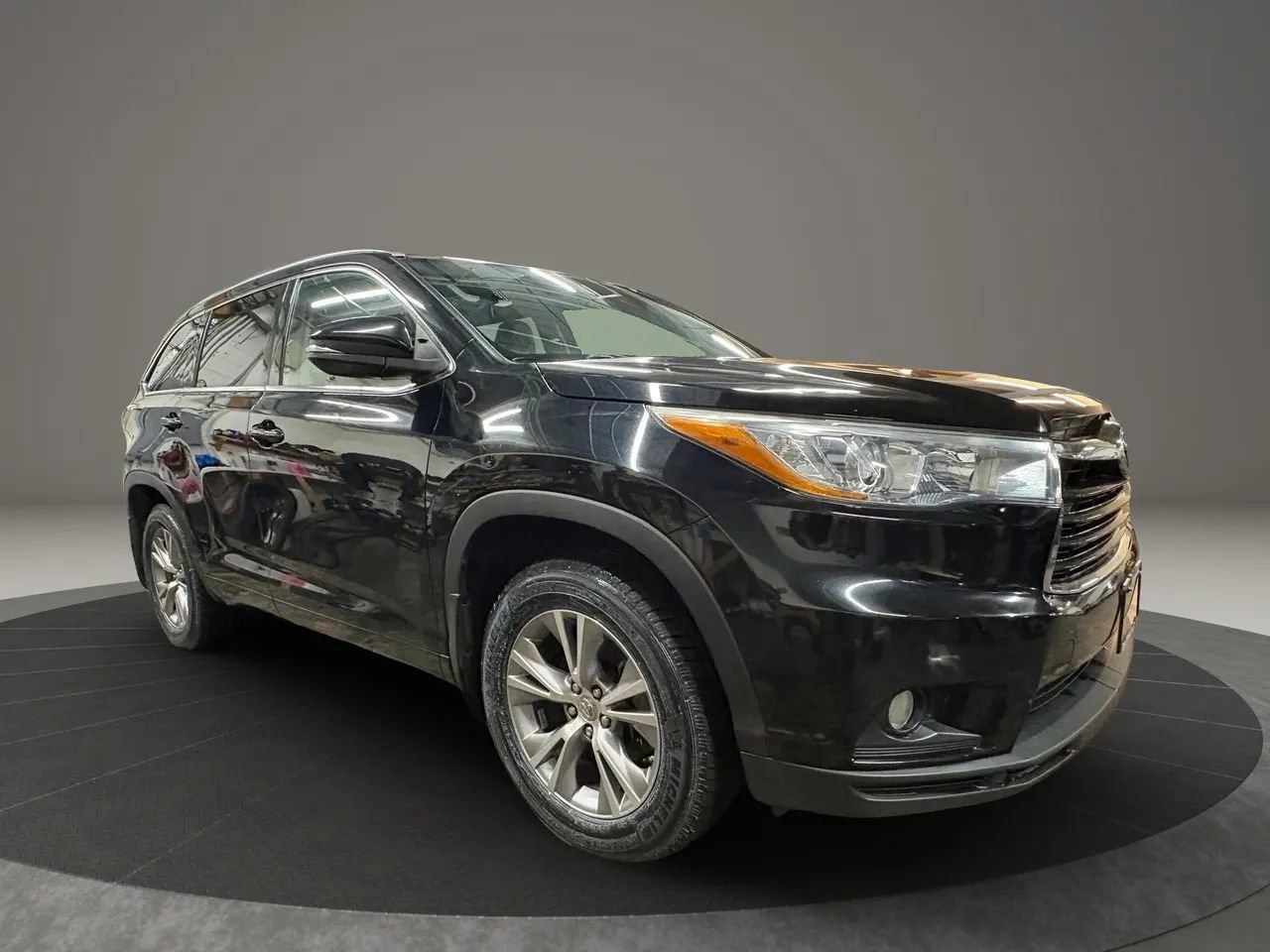 Used 2015 Toyota Highlander XLE image 2