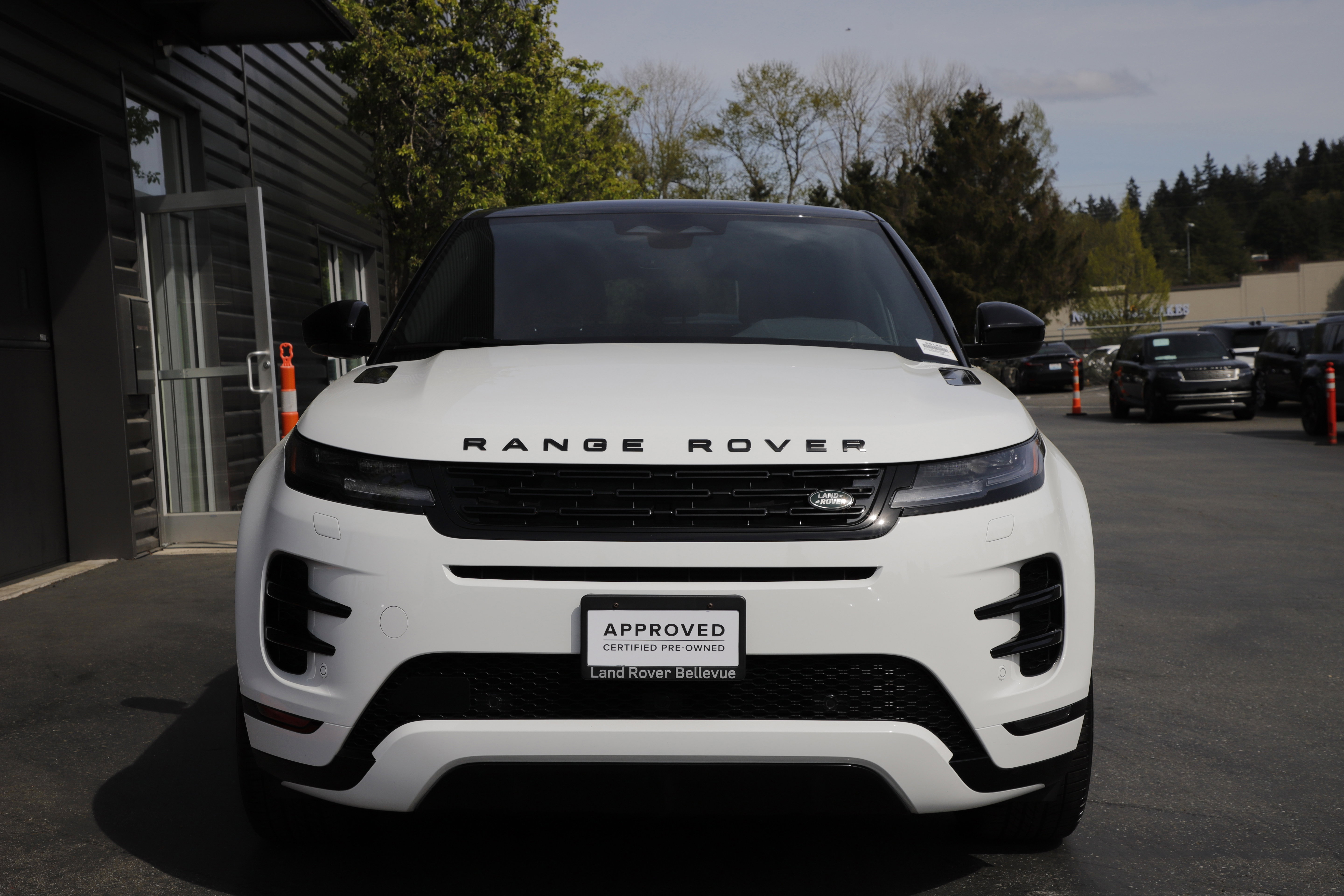 Certified 2025 Land Rover Range Rover Evoque Dynamic SE AWD/4WD image 6