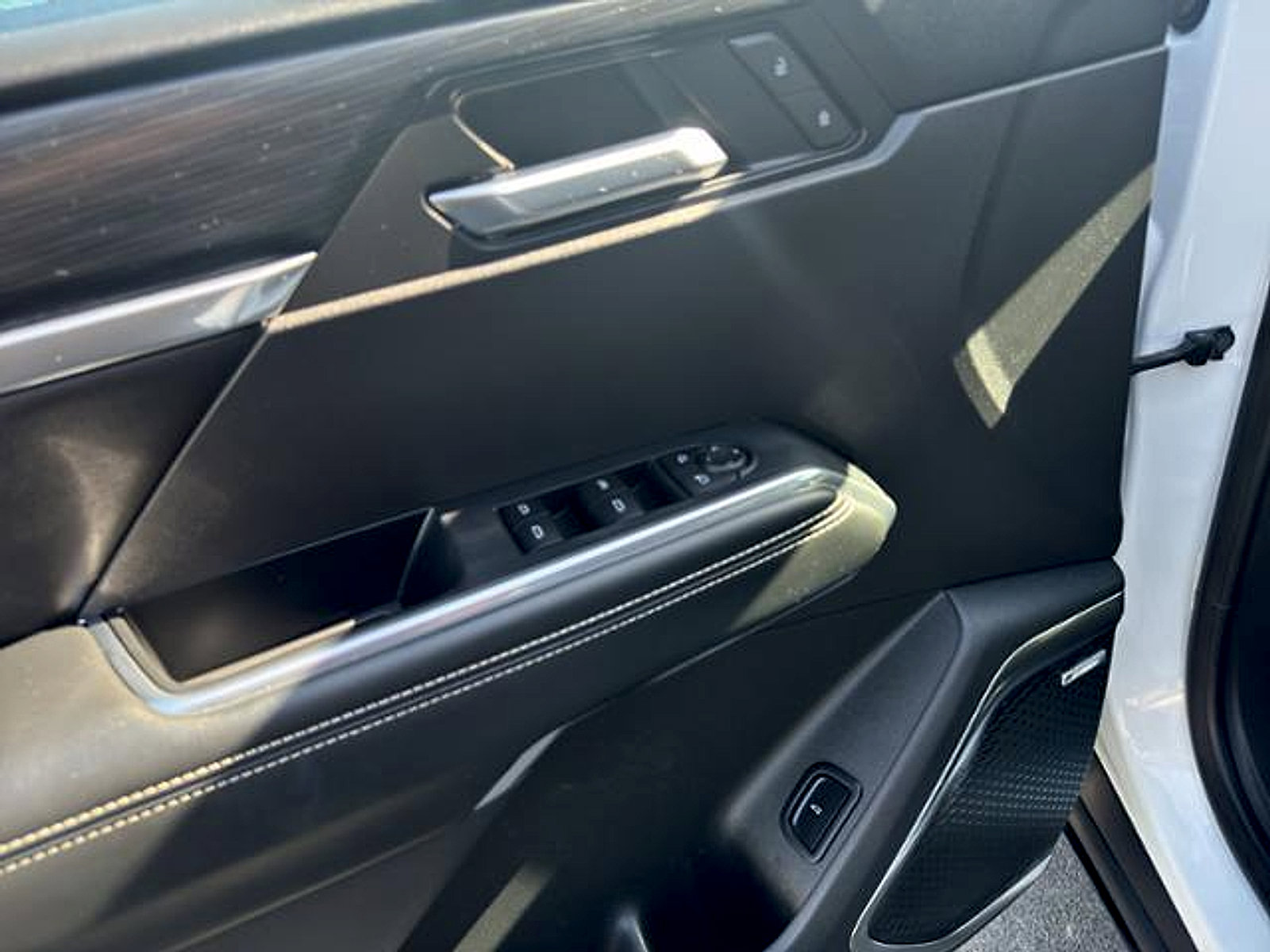 Used 2025 GMC Acadia Elevation AWD/4WD image 29