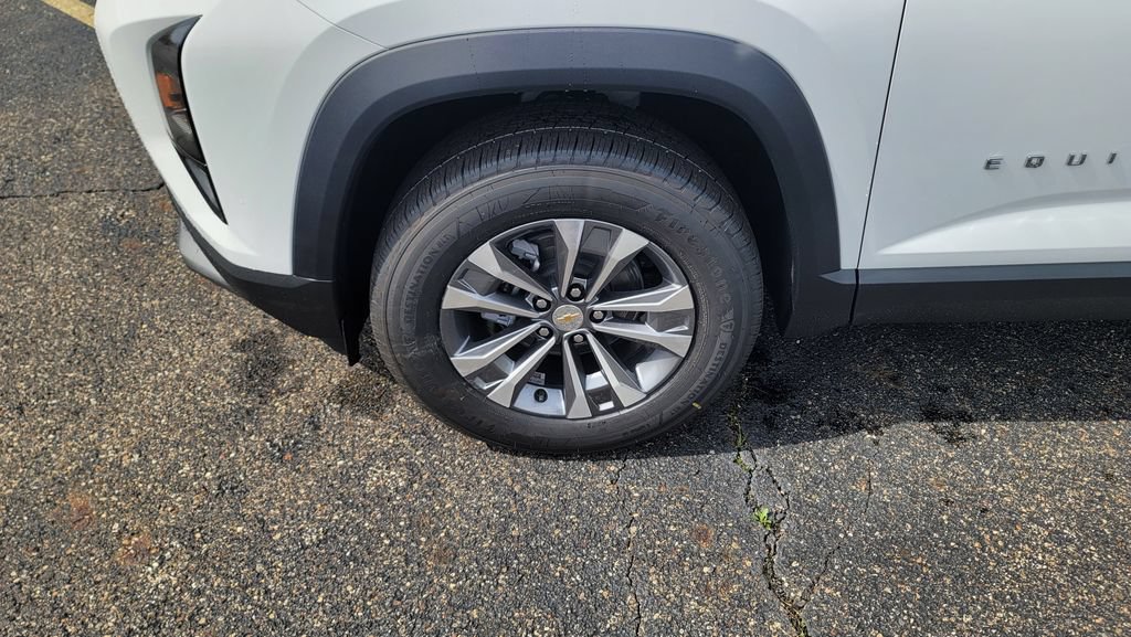 New 2026 Chevrolet Equinox LT w/ Convenience Package II FWD image 6