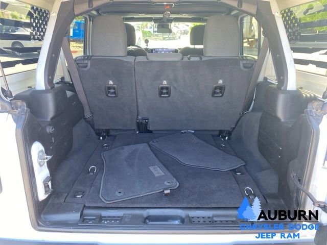 Used 2025 Jeep Wrangler Unlimited Sahara AWD/4WD image 21