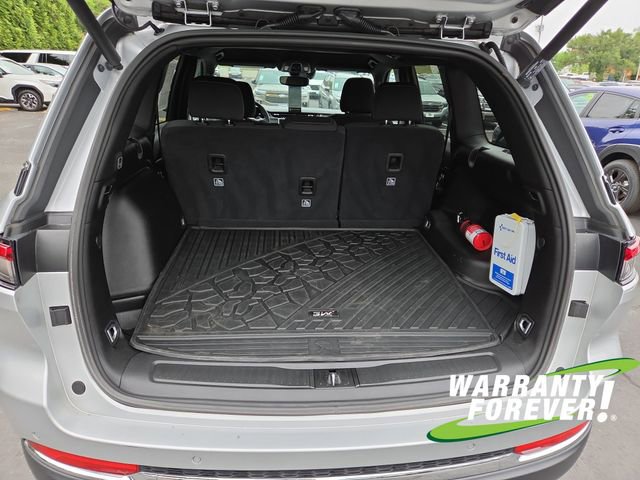 Used 2024 Jeep Grand Cherokee Laredo w/ Luxury Tech Group I AWD/4WD image 17