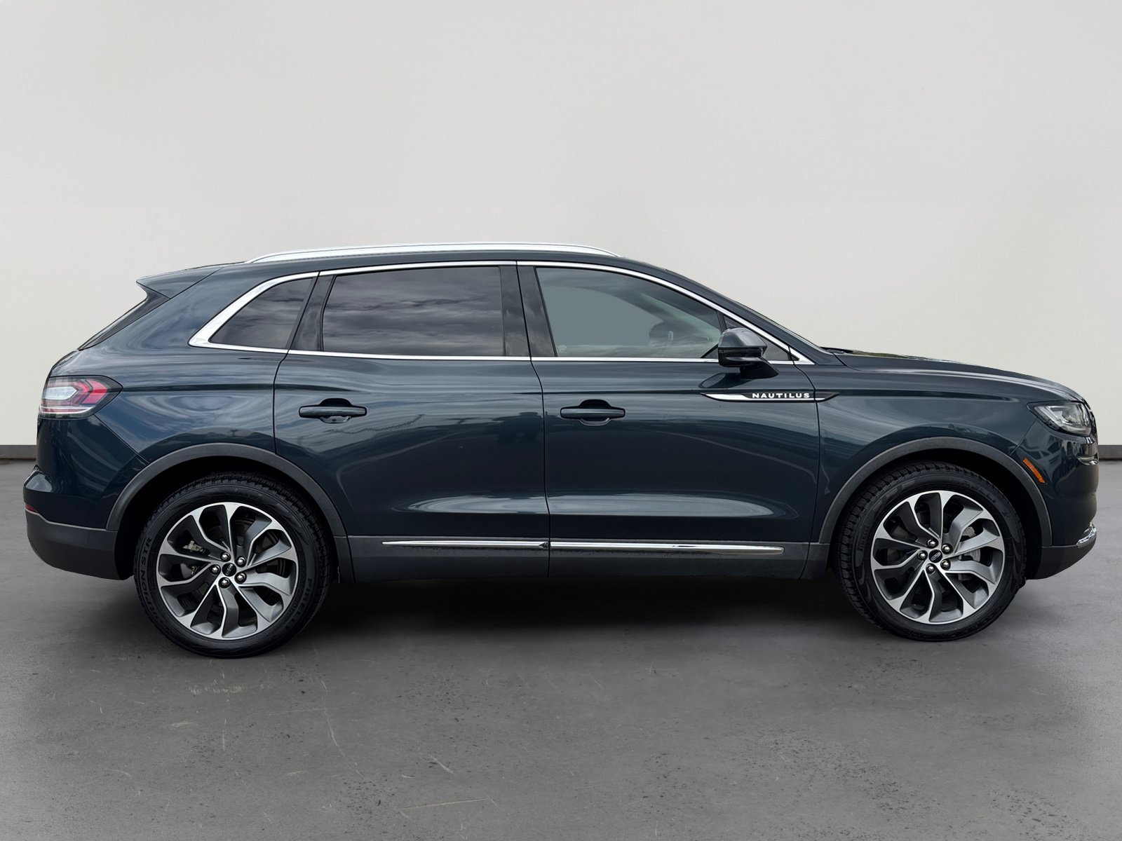 Used 2021 Lincoln Nautilus Reserve w/ Class II Trailer Tow Package AWD/4WD image 6