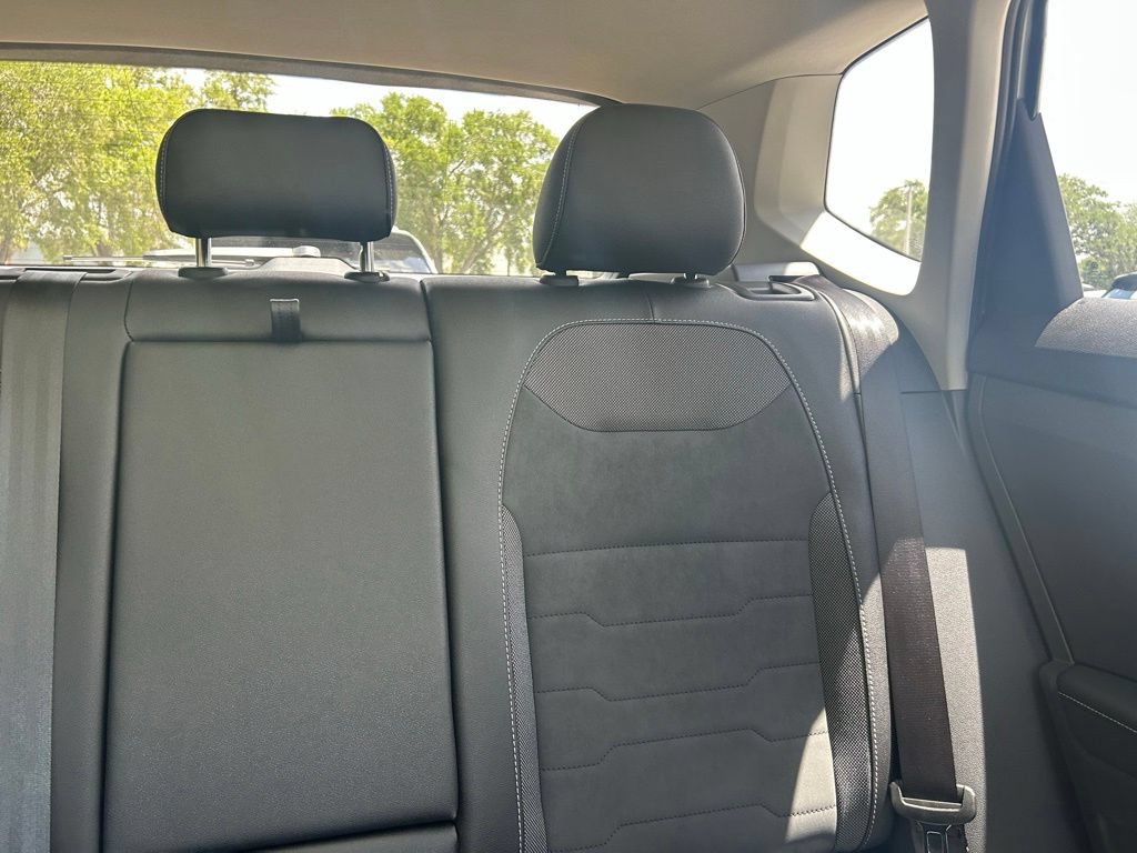 New 2026 Volkswagen Taos SE FWD image 14