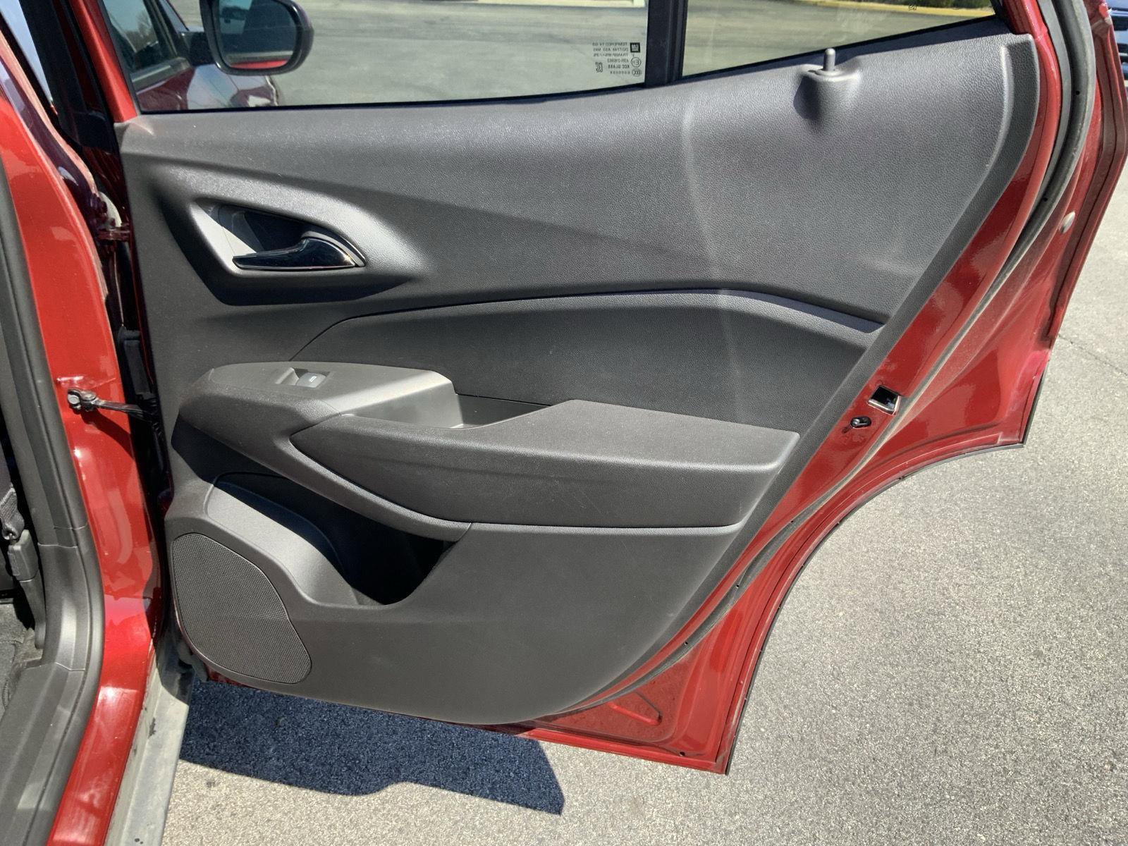 Used 2025 Chevrolet Trax LT w/ LT Convenience Package image 53